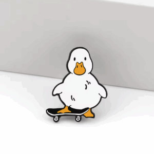 PIN PATITO EN PATINETA